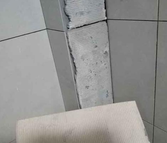 海丰瓷砖空鼓维修公司分享下厨房瓷砖脱落的补救措施。